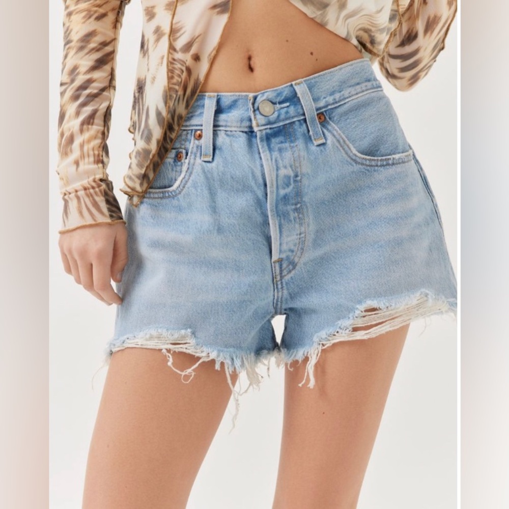 NWT Levi’s high rise Luxor vintage denim shorts, size28